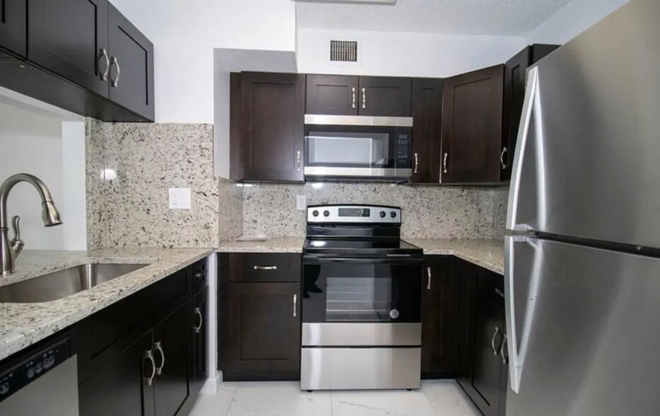 Building Photo - 11430-11442 Building Coral Springs