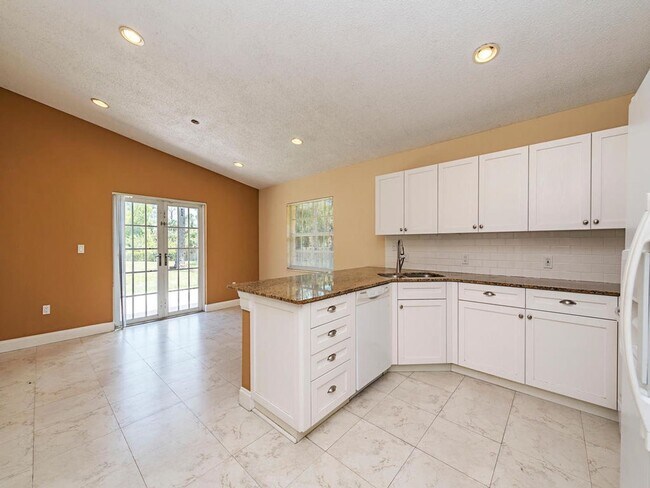 Building Photo - GOLDEN GATE ESTATES-3 BED 2 BATH SINGLE FA...
