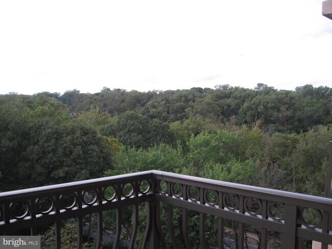 Building Photo - 2030 N Adams St