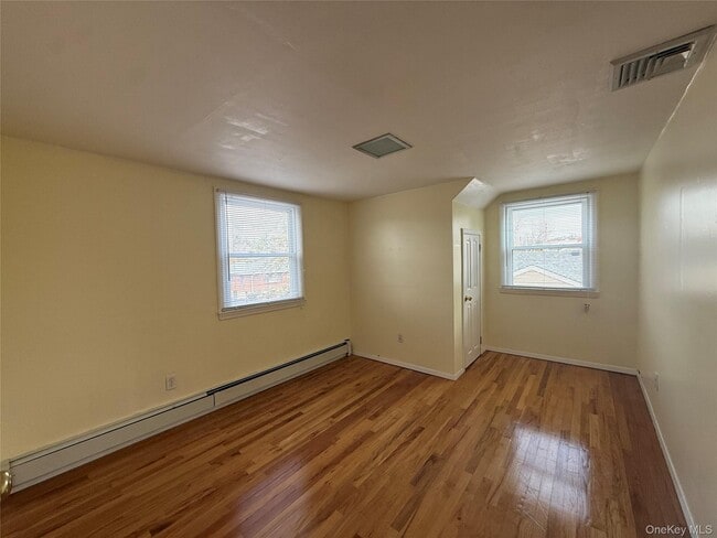 Building Photo - 10 W 23rd St