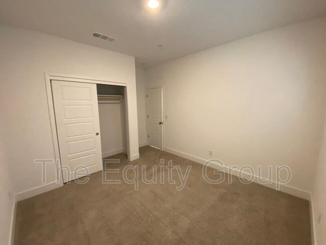 Building Photo - 113 E Tyler Ave