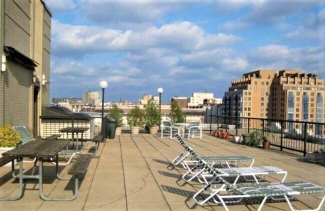 Building Photo - Spectacular Scott Circle Solarium Studio A...