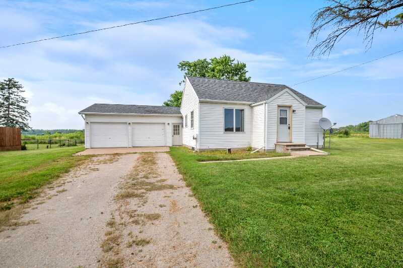 Primary Photo - 4111 Luxemburg Rd