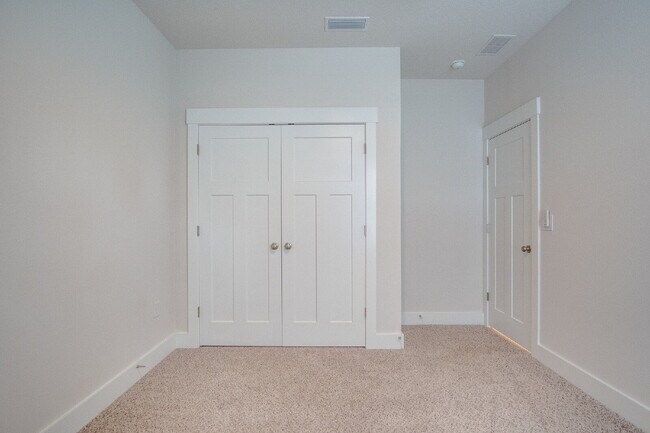 Building Photo - Deer Run 4-Bedroom Rental with Solar, 3-Ca...