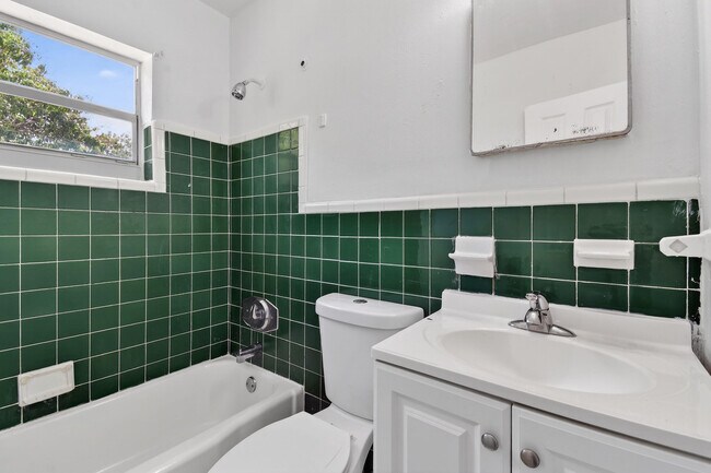 Building Photo - 1172 W 34th St