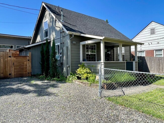 Building Photo - Charming 3-Bedroom Home in Prime Vancouver Location – Pet Friendly with Fenced Yard!