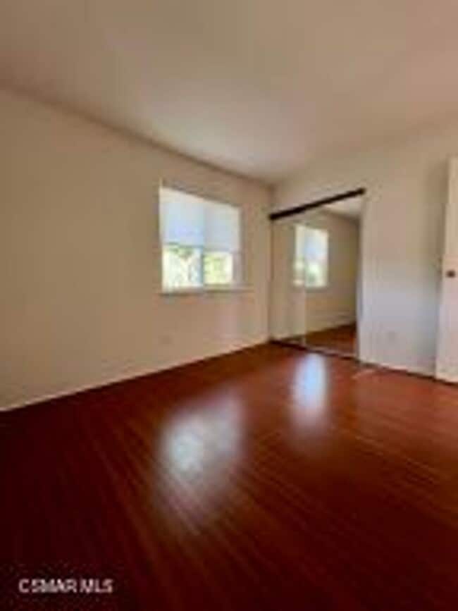 Building Photo - Charming single-story, end-unit condo loca...