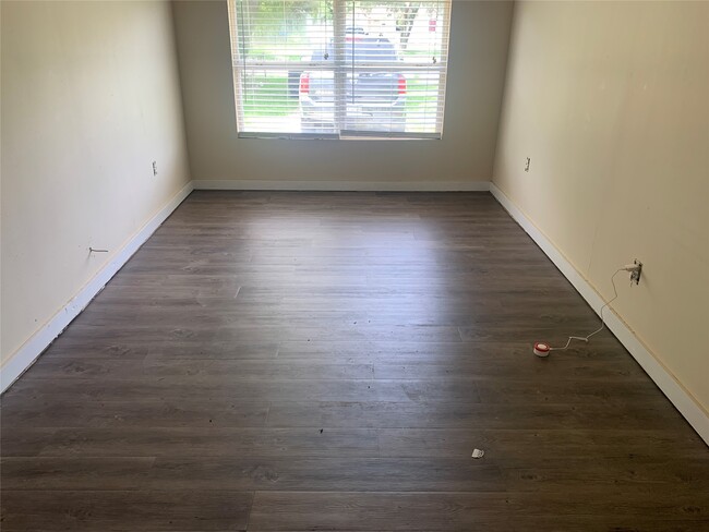 Building Photo - 209 18th Ave N