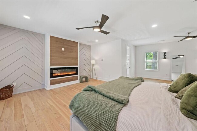 Building Photo - 320 Kelso Dr SW