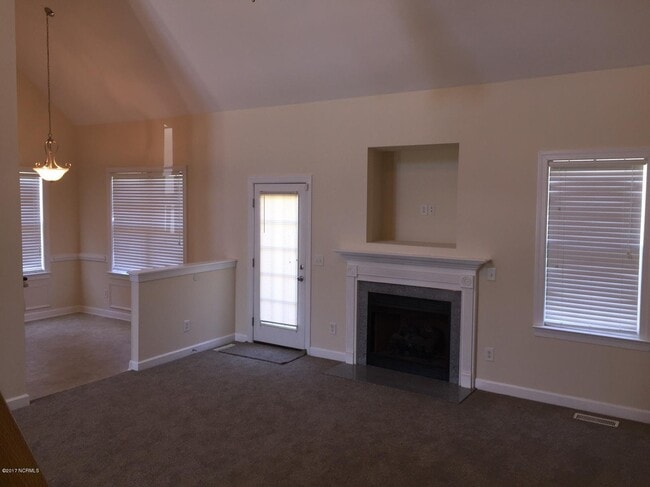 Building Photo - 701 Mandolin Ln
