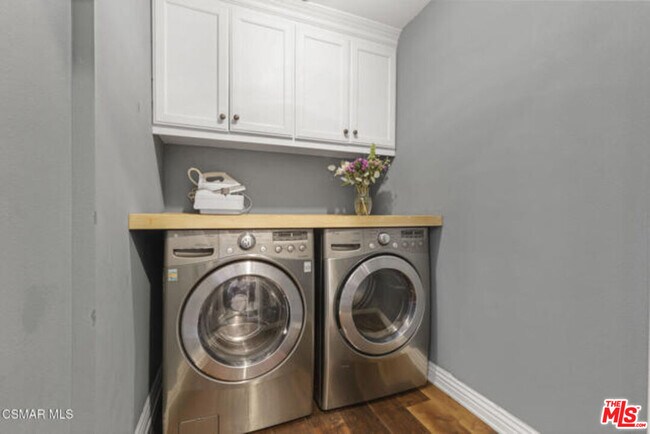 Building Photo - 987 Brookview Ave