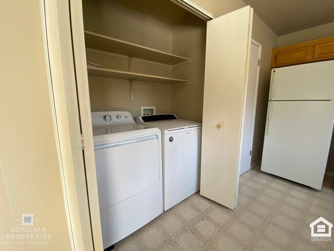Building Photo - Light-Filled 3BD/2BA Home in Desirable Fry...