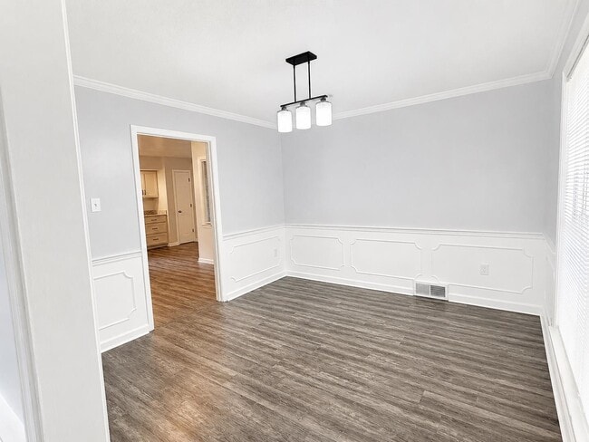 Building Photo - 1562 Holly Hill Dr