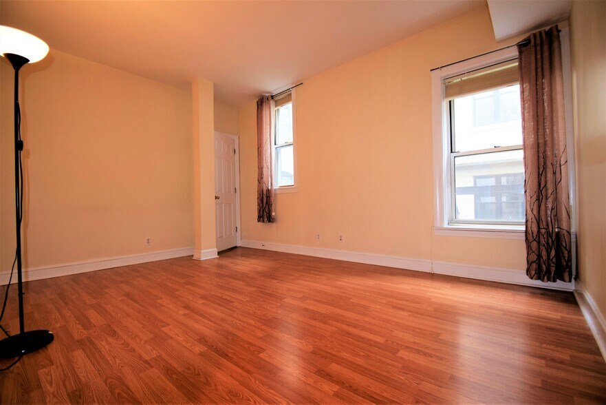 Building Photo - 416 Commonwealth Ave