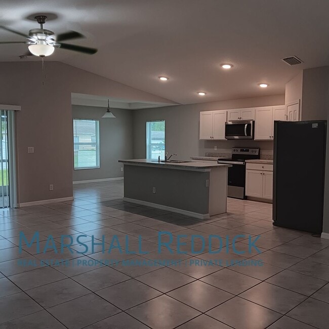 Building Photo - Beautiful Single Family