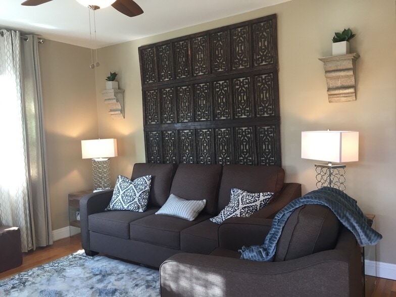 Living room - 701 Flower Ave