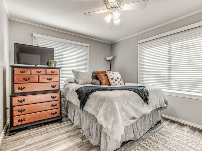 Building Photo - Super Sweet Home - All Appliances Included! 5 Minutes from Lake Hefner