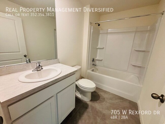 Building Photo - 705 W Rexford Dr