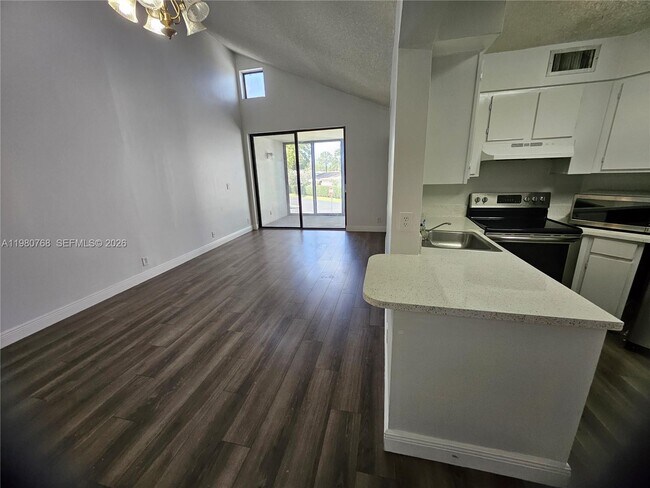 Building Photo - 216 Lake Pointe Dr