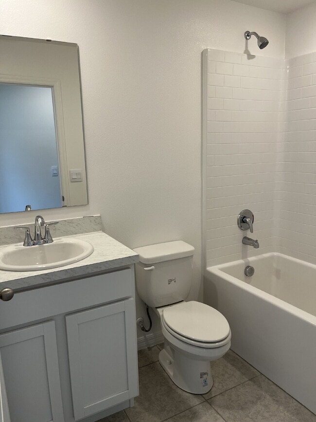 Building Photo - Brand New 4/2 Home!