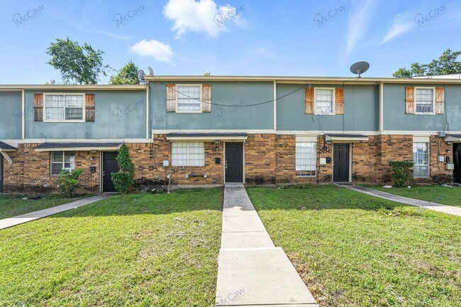 Primary Photo - 326 Candlewood Ln