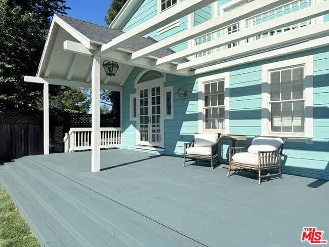 Building Photo - 370 Main St