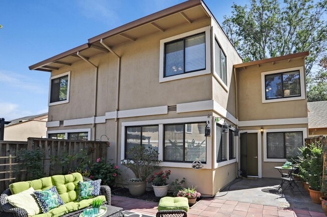 Building Photo - 545 Cassatt Way