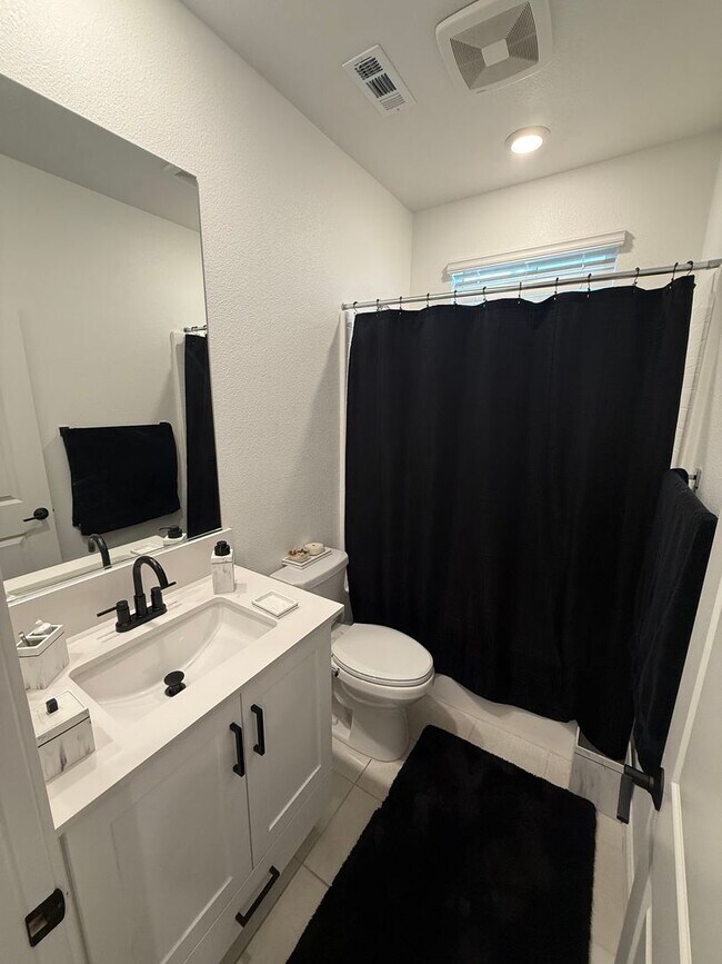 Building Photo - New Construction Town Home