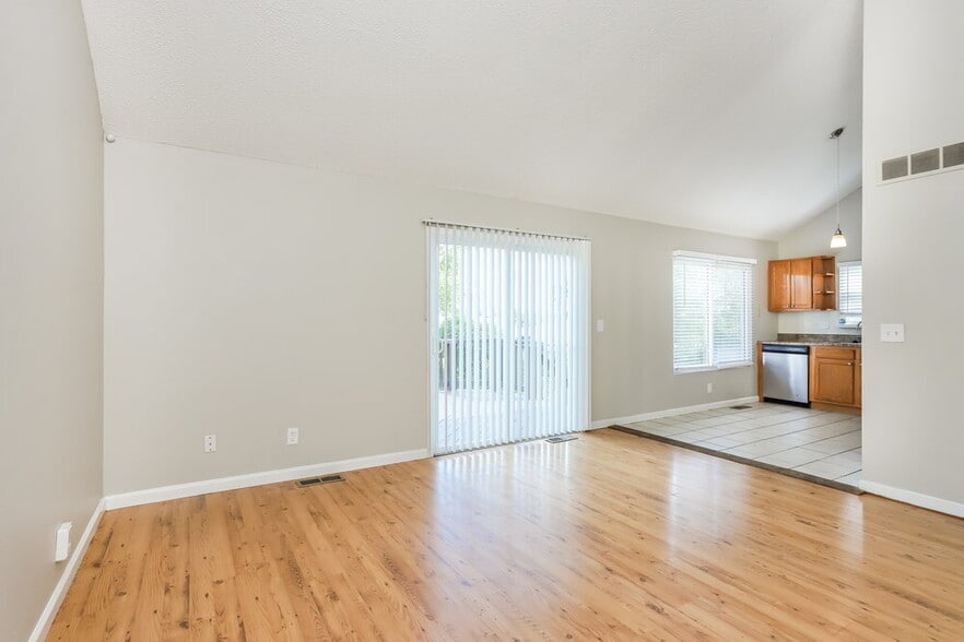 Building Photo - 1690 Woodman Dr