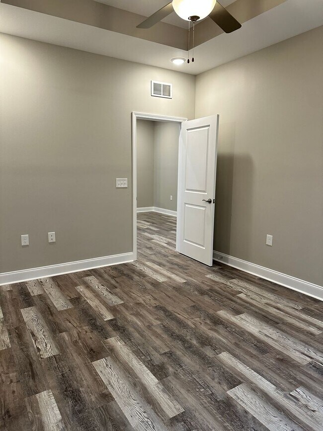 Building Photo - 2760 Cedrus Ave