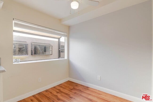 Building Photo - 13959 Victory Blvd