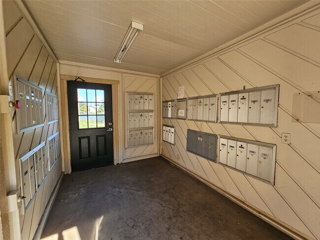 Building Photo - 12600 Melville Dr