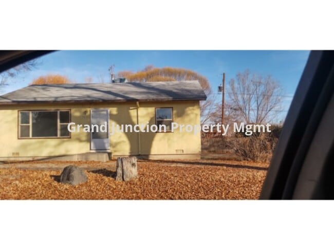 Building Photo - Cute two bedroom home in a quiet neighborhood