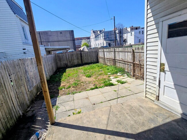 Building Photo - 126 N Penn St