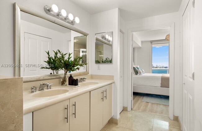 Building Photo - 7910 Harbor Island Dr