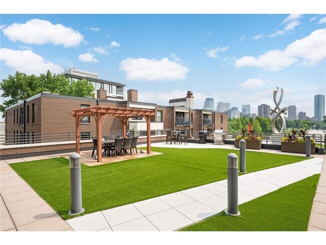 Building Photo - 48 Groveland Terrace