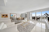 Building Photo - 1717 N Bayshore Dr