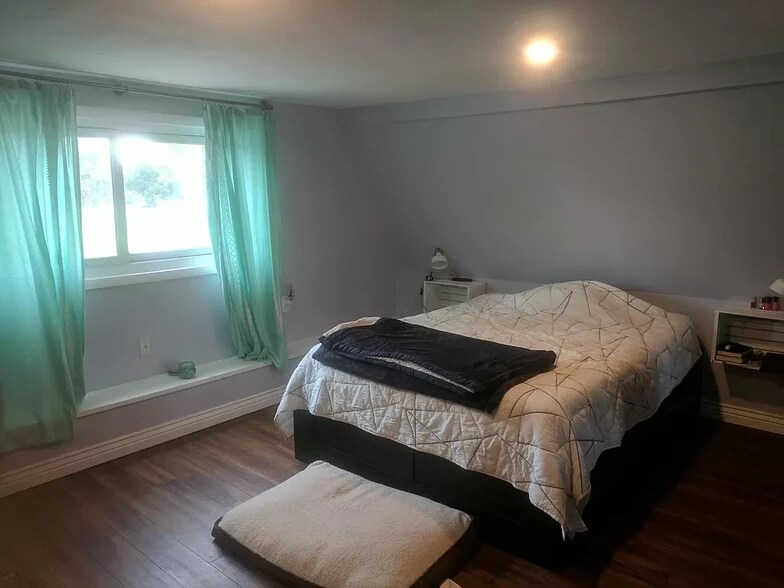 Building Photo - 7655 E 19th Ave