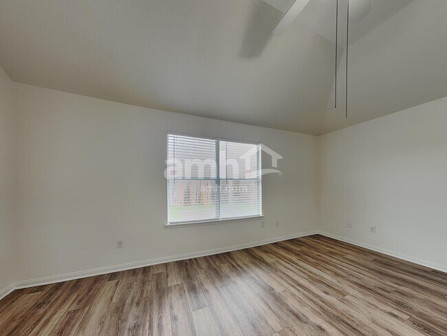 Building Photo - 2518 Halstead Dr