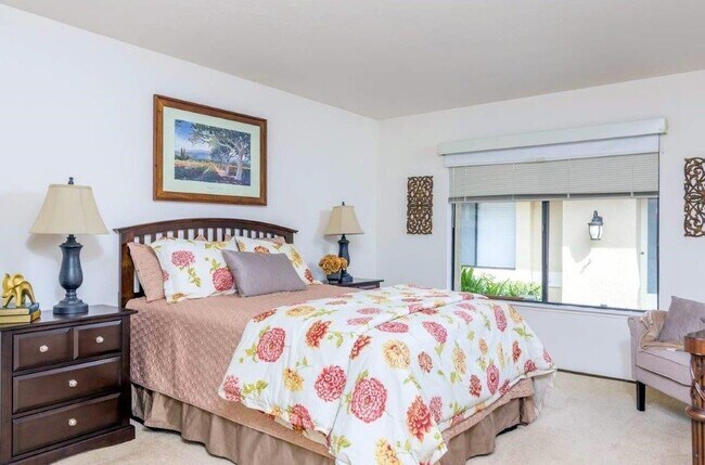 Building Photo - Walnut Creek Beautiful 2 bedroom 2 bath townhome excellent location!