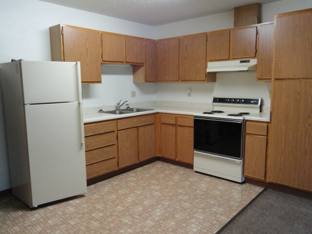 Building Photo - Greenleaf Apartments