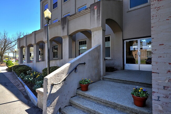 Building Photo - 146 High St