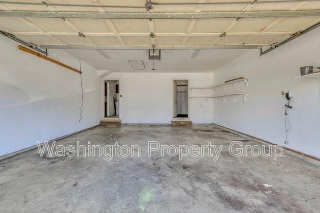 Building Photo - 5602 Grouper Ct