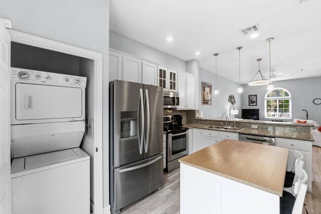 Building Photo - 2445 NE 14th St