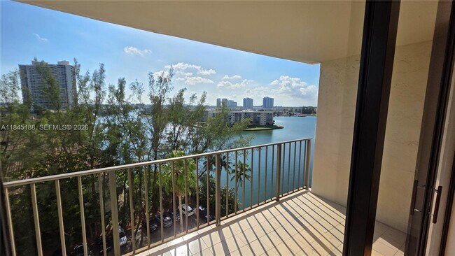 Building Photo - 18151 NE 31st Ct