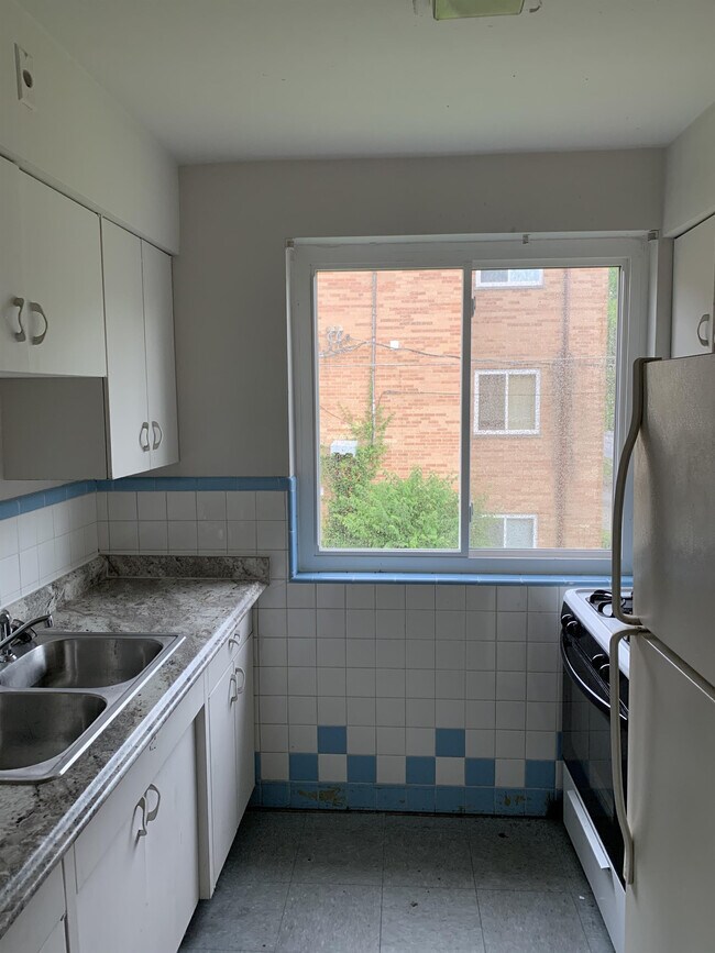 Building Photo - 2894 Harrison Ave