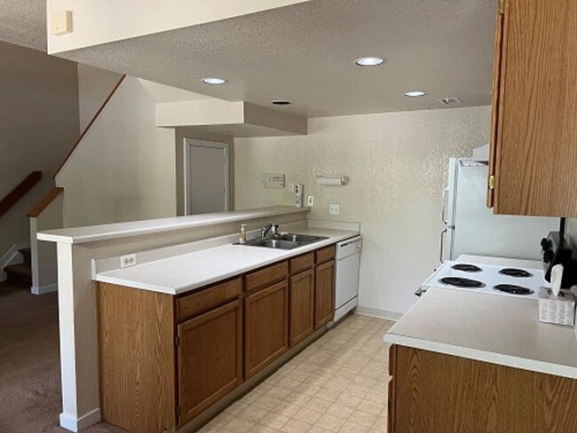 Building Photo - 2 Bed / 2 Bath Fort Collins Condo Near CSU with Patio & Washer/Dryer