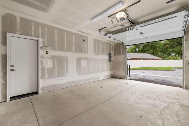 Building Photo - 2213 S Federal Way