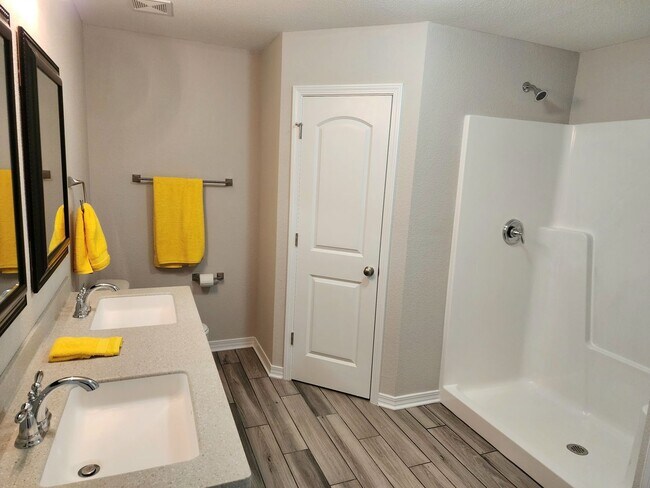 Building Photo - Corner lot 3/2 home in Elberta