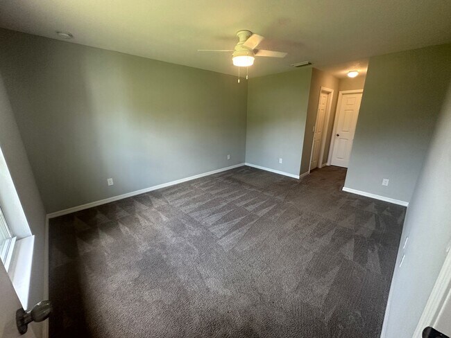 Building Photo - 3 Bedroom + Den - 2 Bathroom- NW Cape Coral